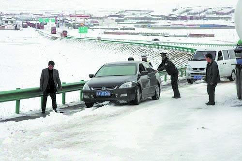 若尔盖降雪累计深达17厘米