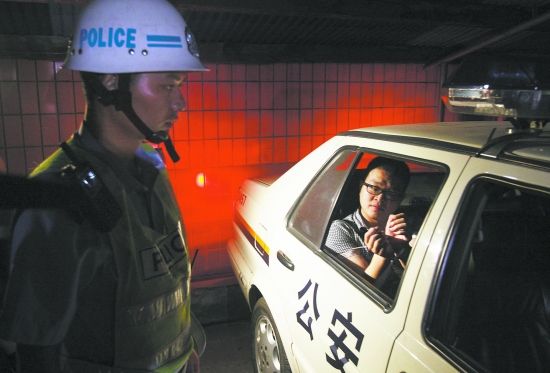 今起醉驾入刑 成都挡获醉驾第一人