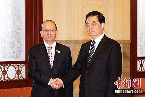 5月27日，中国国家主席胡锦涛在北京人民大会堂举行仪式，欢迎缅甸总统吴登盛访华。中新社发 盛佳鹏 摄