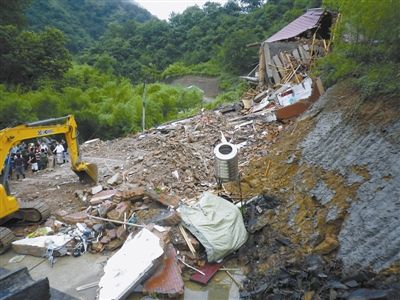 哪里发生山体滑坡了 1308183608_8MrPAE.jpg