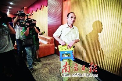 ��ǰ���еĹ��ݵ�ʿ�۸��������֤�ᱨ�����ڣ����籬�����Ǽۡ���Ϣ�ĺ�־����Ϊ�������ߴ���δ���볡���α�/CFP��ͼ