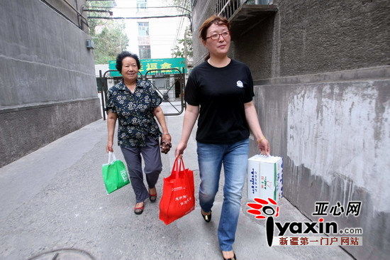 新疆乌鲁木齐真人版联防大姐 嗓门大还有个热