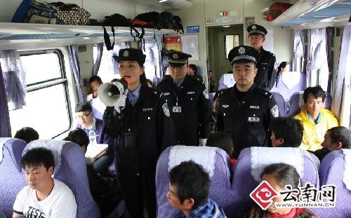 云南网记者走基层国庆故事:随列车一起奔跑的