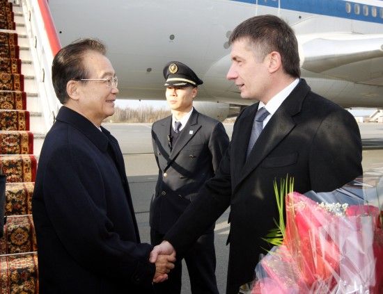 11��6�գ�����Ժ�����¼ұ��ִ�ʥ�˵ñ��ն����ֻ���������˹�����߼���Ա������ӭ���¼ұ����»������ Ҧ��ΰ ��