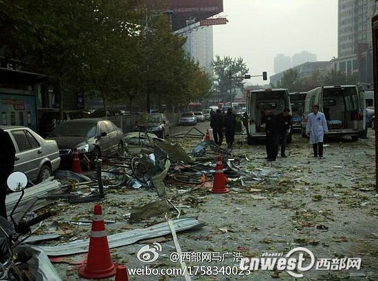 西安南郊一大楼发生爆炸，现场多人受伤。（摄影：马广浩）