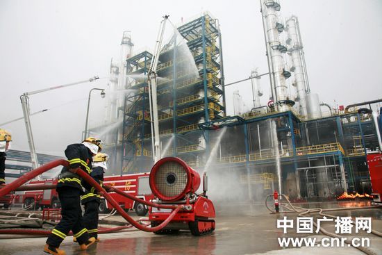 南京市举行重大化工事故应急处置演练