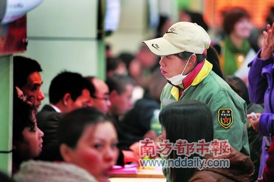 制衣厂老板:开工了,工人在哪里
