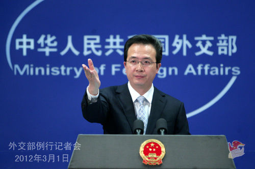 2012年3月1日，外交部发言人洪磊主持例行记者会。