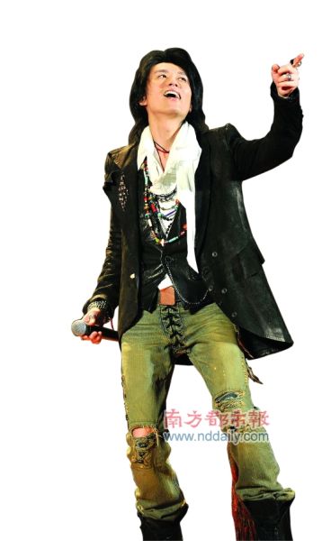 这一刻,他黄子华附身