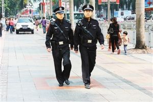 随处可见警察 市民感觉心安