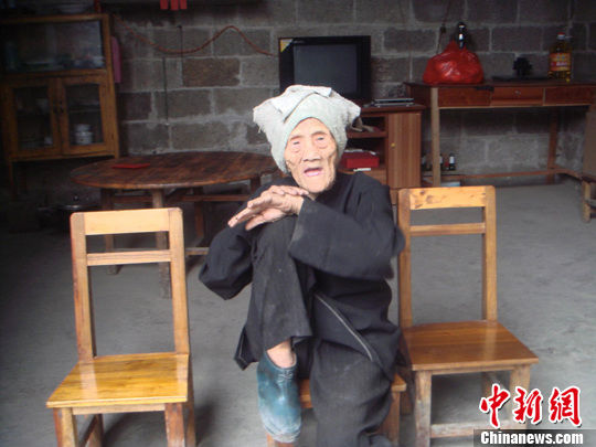 “中国第一长寿”女人瑞据称已127岁精神矍铄
