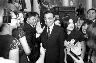 李克强:中俄青年对人类前途肩负重任|李克强|莫