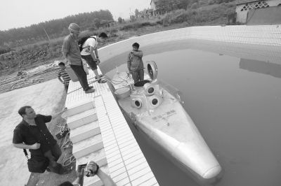 汉版民间潜水艇昨试航成功