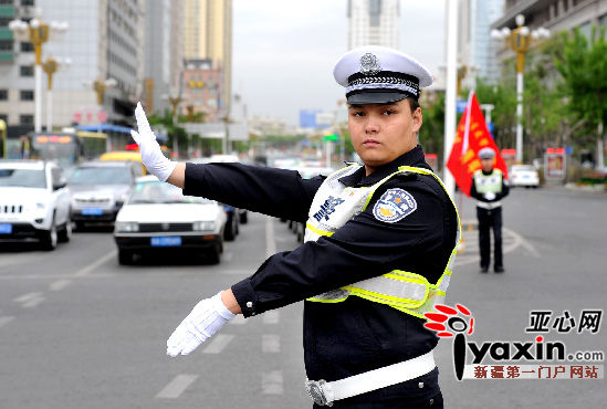 乌鲁木齐市民拨打晨报热线评选人民满意交警
