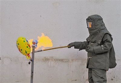 卡通氢气球遇明火易爆炸