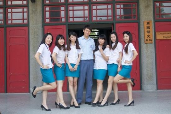 连韩国女星都撞衫全台最时尚的学生制服!
