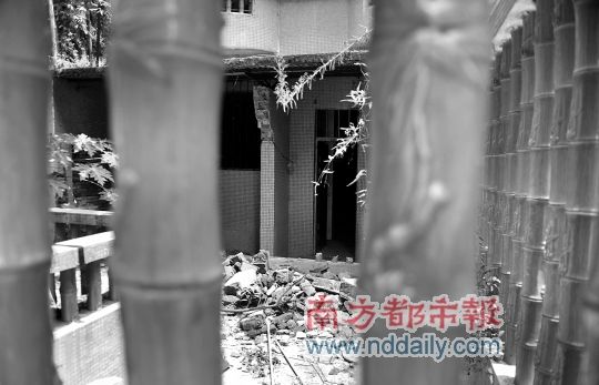 围墙堵门口3年无法入住