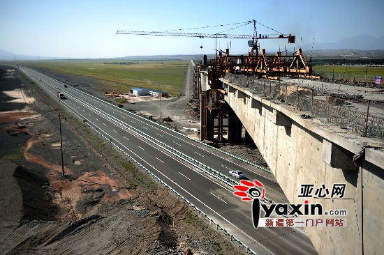 亚心网记者目击兰新铁路第二双线乌鲁木齐境内