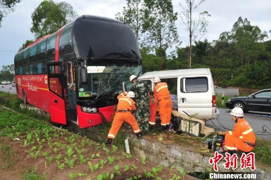 广西柳州交通事故致3死1伤