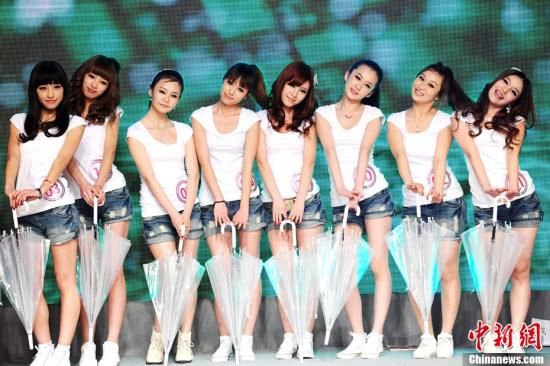 大陆<em>校花</em>评选订<em>乳</em>间距台媒称似选美乳_新