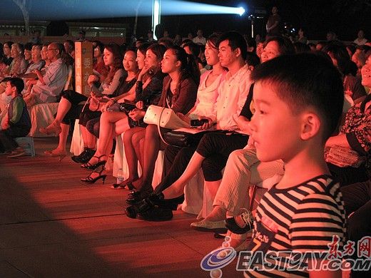 闵行区旅游节开幕 上海阿婆沪语主持劲吹RAP