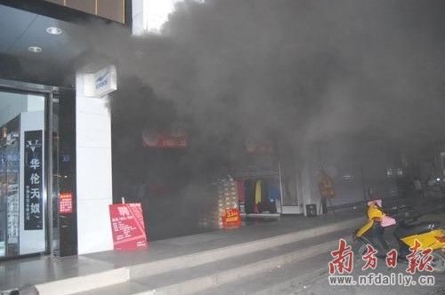 海丰消防扑灭一起商铺大面积火灾 疏散近50人