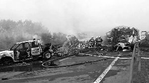 唐津高速大雾30车连环撞