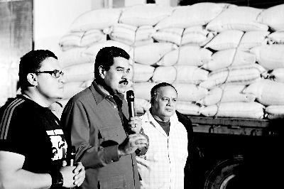 查韦斯肺部严重感染导致呼吸困难