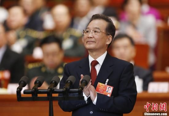 总理鞠躬敬民意代表寄语新班子——人代会开幕见闻