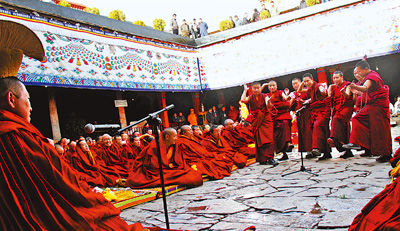 8名僧人获得藏传佛教最高学位|佛教|学位|僧人