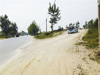 ��������˽��ͨ��ʻ�򻴺Ӱ��ߵġ�С��ͷ����