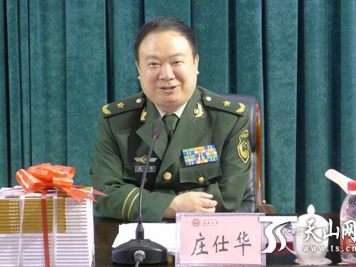 当代雷锋庄仕华精神进校园活动在新疆大学举