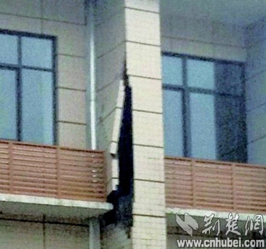 ������ʯ��ѧ¥��ǽ���� �滮���ų����պϸ�