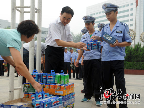 石家庄市裕华区总工会开展夏送清凉活动