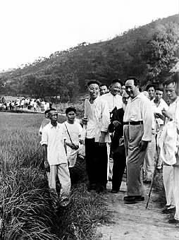 坚守党的执政生命线 依靠人民推动历史前进_