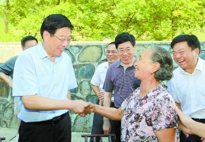 湖南省委书记:抓扶贫奔小康要把发展放在第1位