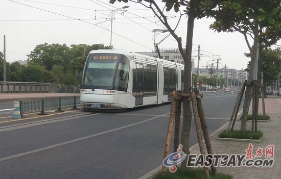 张江有轨电车拱起轨道修复 运营公司多措施防