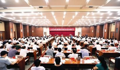 省委举行党的群众路线教育实践活动先进事迹报