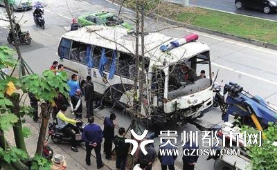 男子盗走宜宾监狱警车