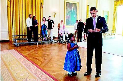 女孩参加白宫活动 奥巴马为其写假条