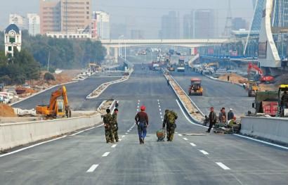 长春市卫星路高架桥亚泰大街至会展大街段10月8日通车