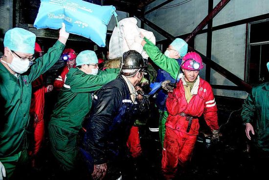 汾西矿业透水事故两名被困矿工获救