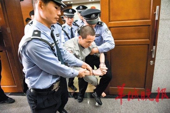 深圳市公安局龙岗分局龙新派出所民警李才坤策划劫案将"劫匪"一枪爆头