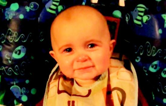 妈妈歌声优美宝贝感动落泪