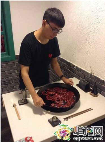 烤猪蹄卖火锅开餐馆 来看三位重庆大学生的筑