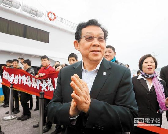 陈德铭访高雄遇热情民众 高喊台湾,我爱你