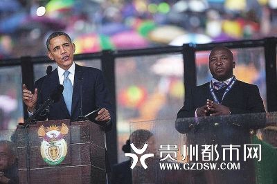 曼德拉追悼会上手语翻译全程瞎比划