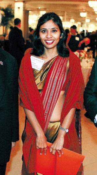 女外交<em>官</em>遭脱衣肛肠<em>搜查</em>_新浪新闻