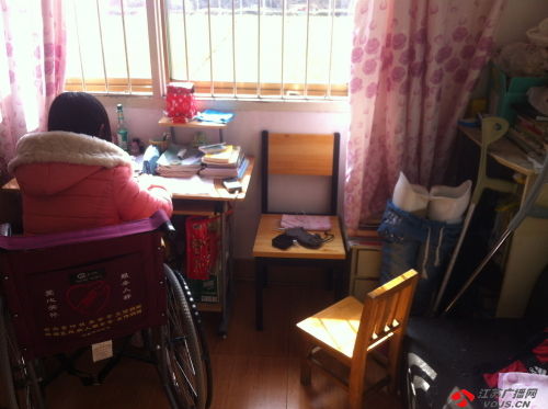 十五岁双腿女孩呼吁车祸失去各方v双腿照女性感大学生学士图片