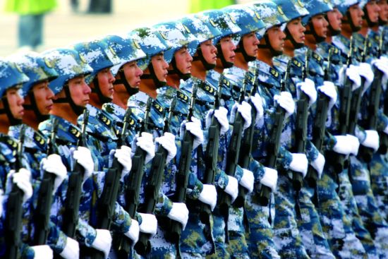 2009年10月1日，首都各界庆祝中华人民共和国成立60周年大会在北京举行。图为海军陆战队方阵在做阅兵准备。